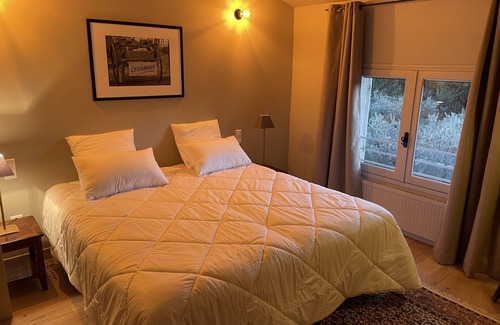 L'Isle-sur-la-Sorgue Other | Provencal farmhouse on a hillside surrounded by centuries-old olive and oak trees