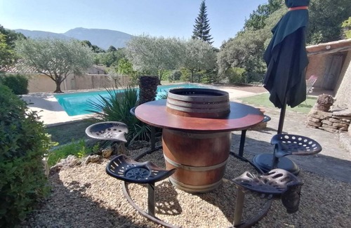 Merindol-les-Oliviers House | PROVENCALE HOUSE with swimming pool facing MONT VENTOUX