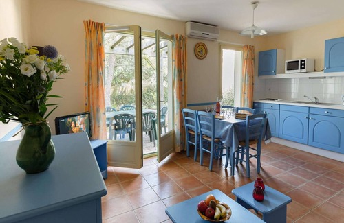 Gaujac House | Provencal-style maisonette with communal pool