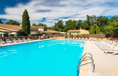 Gaujac House | Provencal-style maisonette with communal pool