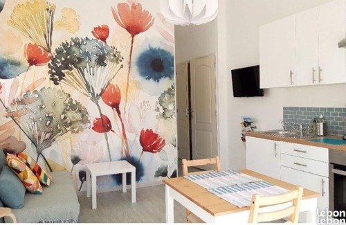 Blauzac Villa | Provencal villa and separate apartment, air-conditioned garden & pool.