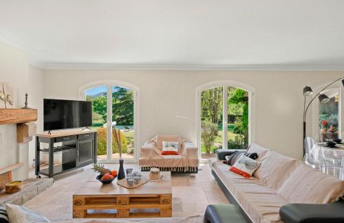 Velennes House | Provencal Villa With Pool In Collobrières