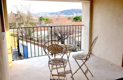 Valreas Apartment | Provence: Crossing city apartment, quiet, very bright, terrace. 2 stars.