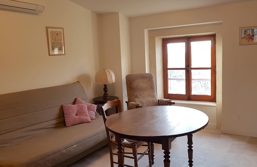 Valreas Apartment | Provence: Crossing city apartment, quiet, very bright, terrace. 2 stars.