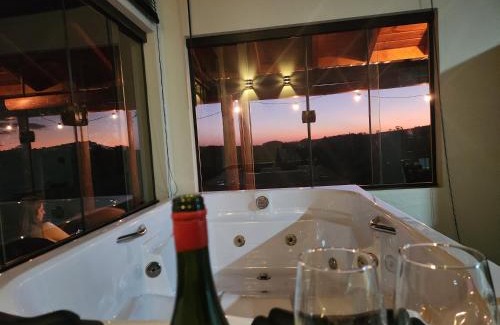 Cunha Ski Chalet | Provence Lavander Chalet by MontJacui - com jacuzzi e ar condicionado