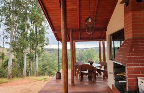 Cunha Ski Chalet | Provence Lavander Chalet by MontJacui - com jacuzzi e ar condicionado