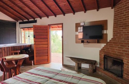 Cunha Ski Chalet | Provence Lavander Chalet by MontJacui - com jacuzzi e ar condicionado