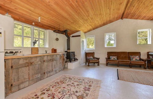 Solway Cottage | Provence Stone Cottage - Wairarapa Retreat with spring water and natural power