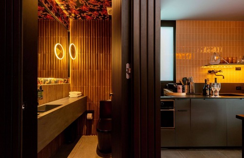 Lalinde Apartment | Provenza Penthouse Jacuzzi AC Steam Shower