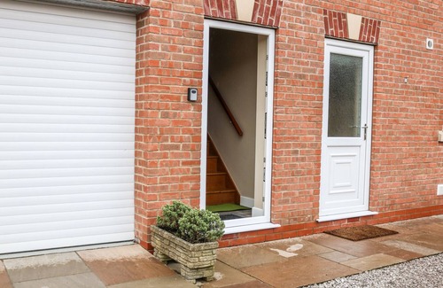 Kirk Sandall Apartment | PROVIDENCE APARTMENT, with a garden in Epworth