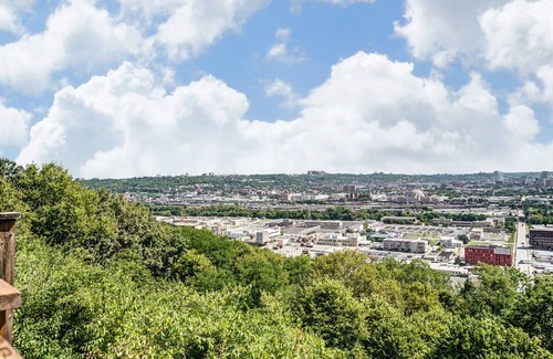 East Price Hill Condo | Provides stunning view of downtown Cincinnati
