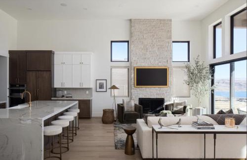 Oakville House | Proximity to Deer Valley East and Breathtaking Natural Beauty with Unparalleled Elegance