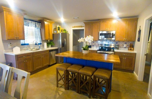 Paragould House | Pruett Place, In the middle of downtown w/parking.