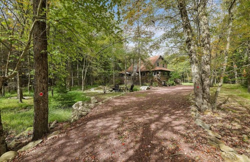 Lake Harmony Estates Cabin | Prvt+KingBd+Foliage+LakeHarmony+HotTub+Ski+FirePit
