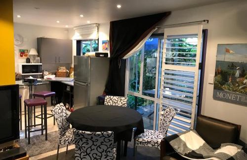 Merivale Ski Chalet | Pryor Haven Chalet Green Retreat in a Lovely Place