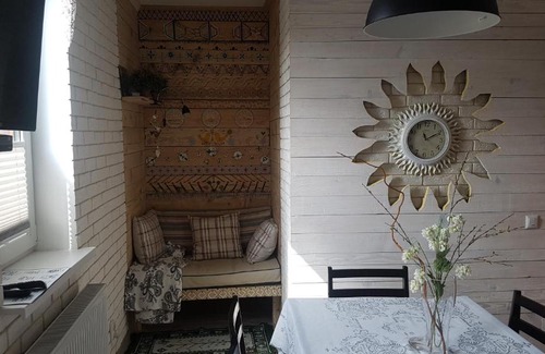 Skhidnytsya House | Pryvitannya Sontsyu