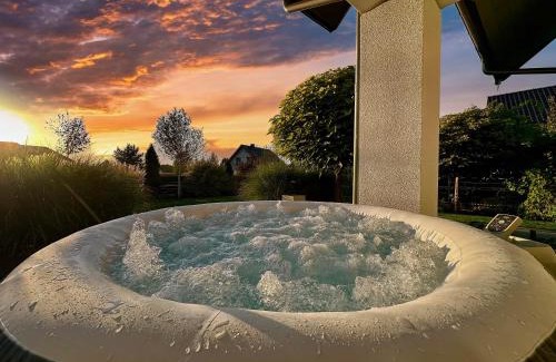Koronowo Villa | Prywatny Dom z Basenem Blisko Jeziora