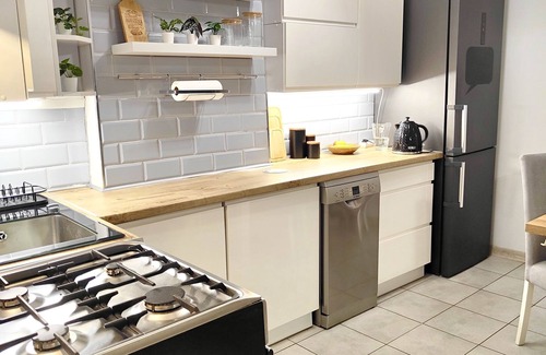 Jelenia Gora Condo | Przytulnie urządzone mieszkanie w klimatycznej kamienicy.