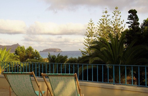 Vila Baleira Apartment | PS Pedras Pretas Beach House - Sea view, next to the beach