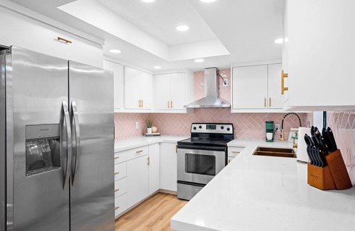 Palm Springs Condo | PS Retreat - Luxurious Centrally Located Condo!