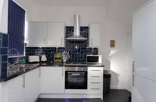 Harehills Apartment | £3 taxi ride from central leeds