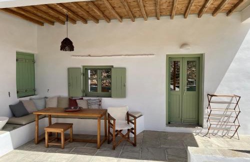 Herronisos House | Psarona Hospitality