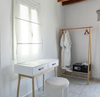 Kimolos House | Psathi Blue Gamma