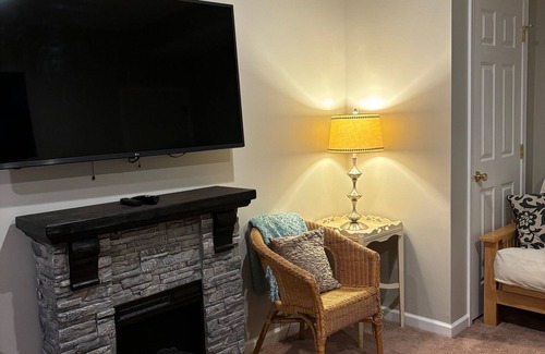 State College Apartment | PSU - 1 bedroom apartment in State College 4 miles to Beaver Stadium!