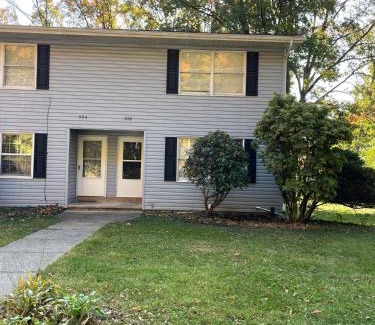 State College House | PSU 2br 2ba Townhome w Parking Near Campus and Stadium