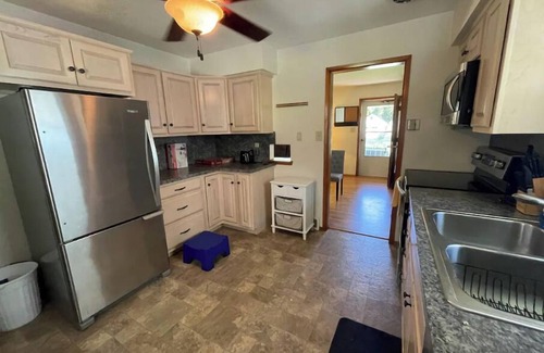 Pleasant Gap House | PSU Spacious Home. Free Parking, WiFi, Back Yard.