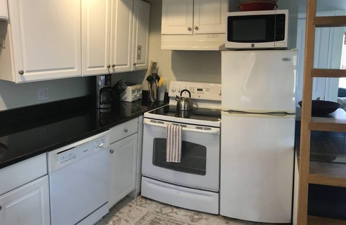 Provincetown Cottage | PTOWN WEST END COTTAGE: Charm, privacy, close to everything & affordable.