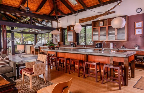 Puako House | PUAKO BEACH ON THE SAND! Infinity POOL and Feel of Old Hawaii!