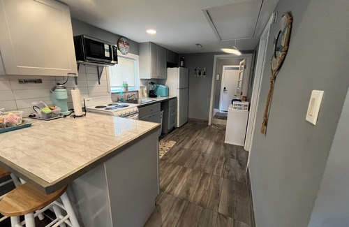 Tawas City Cottage | Public beach, coffee bar, popcorn bar, painting, pet’s OK with fee, games, bikes