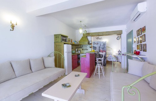 Limni House | PUCK-A Cozy Studio at IL Giardino Segreto Di Prospero
