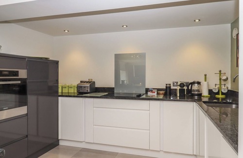 Heligan Cottage | PUDDAVEN BARN, family friendly, with open fire in Chagford