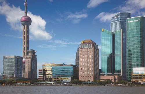 Downtown Shanghai Hotel | Pudong Shangri-La Shanghai - With a sweeping view of the Pearl Tower and the historic Bund skyline