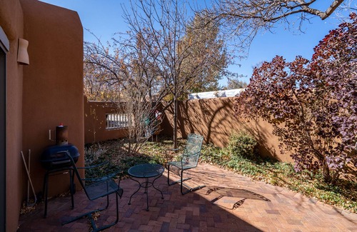 Historic Eastside House | Puertas de Canyon Road