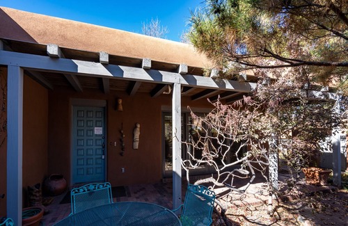 Historic Eastside House | Puertas de Canyon Road