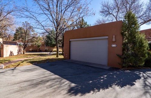 Historic Eastside House | Puertas de Canyon Road