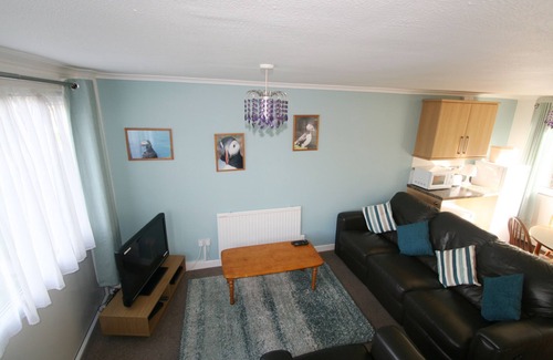 Pembroke Ski Chalet | 'Puffin' - a Comfortable Holiday Home at Freshwater Bay Holiday Village