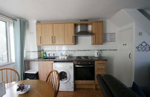 Pembroke Ski Chalet | 'Puffin' - a Comfortable Holiday Home at Freshwater Bay Holiday Village