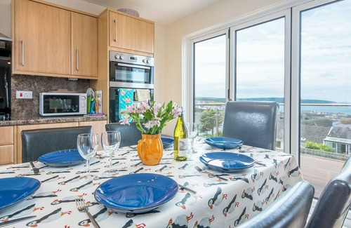 Broad Haven House | Puffin Patch, Holiday Home Broad Haven, Sleeps 6, 3 bedrooms, bathrooms
