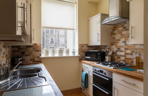 Llanfairfechan Cottage | Puffin View - One Bedroom Cottage, Sleeps 2