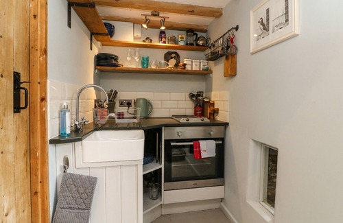 Hartland Cottage | PUFFINS NEST, romantic, character holiday cottage in Hartland