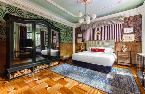 Polanco Bed & Breakfast | Pug Seal Polanco Anatole France
