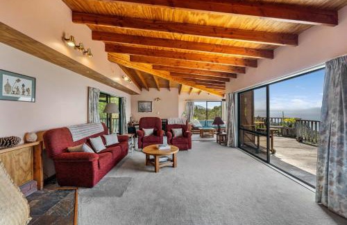 Pukawa House | Pukawa Paradise - Pukawa Holiday Home