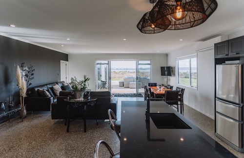Pukehina House | Pukehina Retreat & Lodge