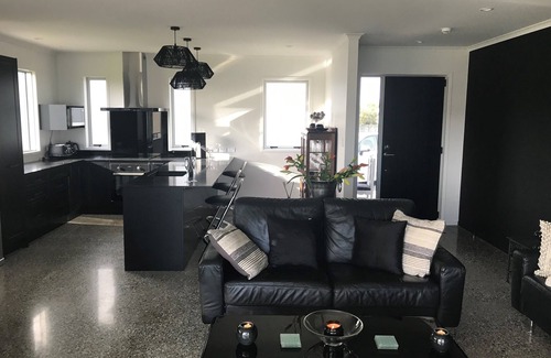 Pukehina House | Pukehina Retreat & Lodge
