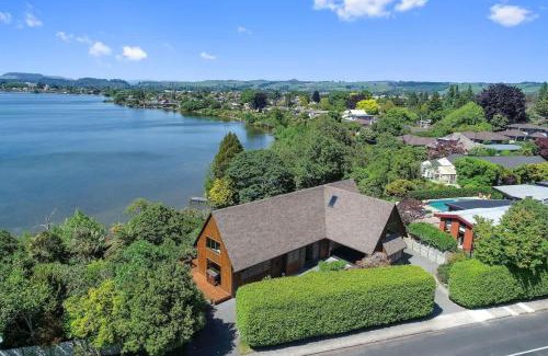 Kawaha Point House | Pukeko Landing