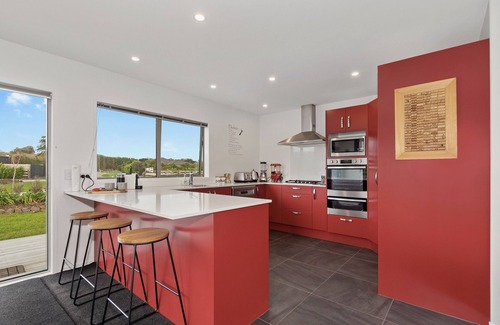 Mangawhai Cottage | Pukeko Paradise - Mangawhai Heads Holiday Home